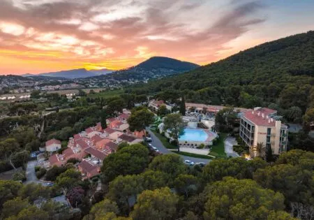 CARQUEIRANNE, CLUB MILEADE